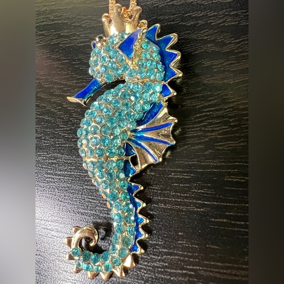 🪸NWT! Blue Rhinestone Seahorse - Picture 4 of 5